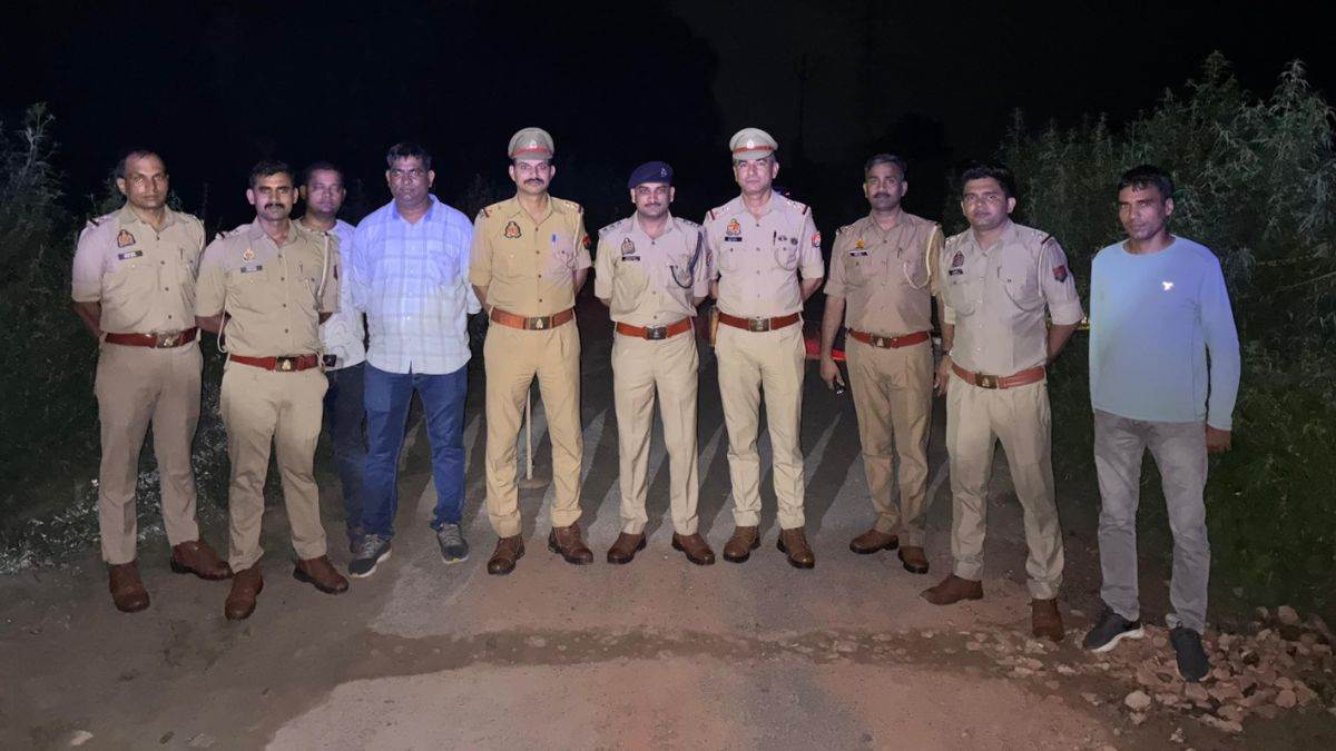 firozabad two robbers arrested after encounter following mobile loot