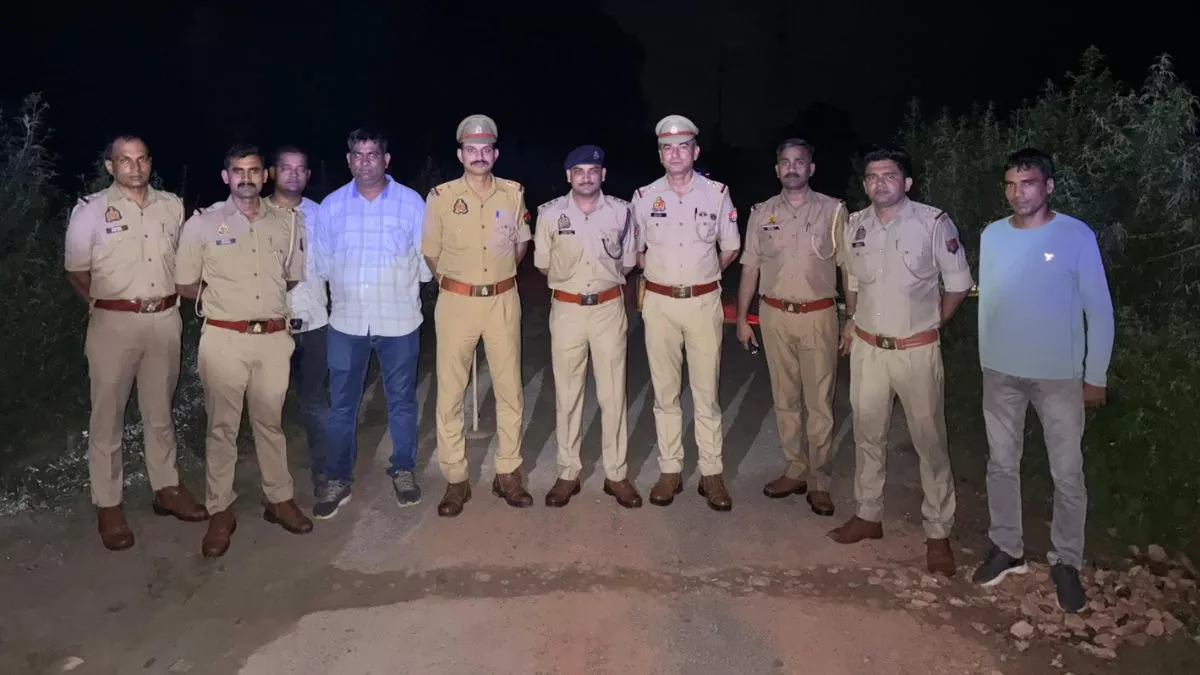 शाम सात बजे लुटेरों ने लूटा मोबाइल, आठ घंटे बाद पुलिस मुठभेड़ में दो गिरफ्तार; एक को लगी गोली