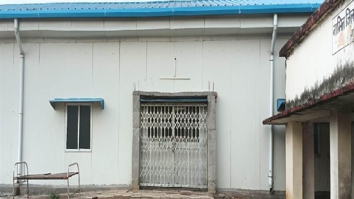 https://www.jagranimages.com/images/newimg/12072025/12_07_2025-garhwa_hospital_23982528.jpg