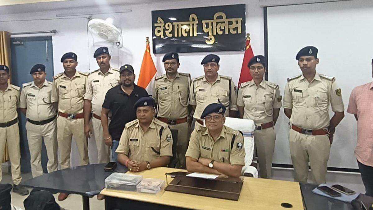 hajipur robbery five arrested in finance employee loot case