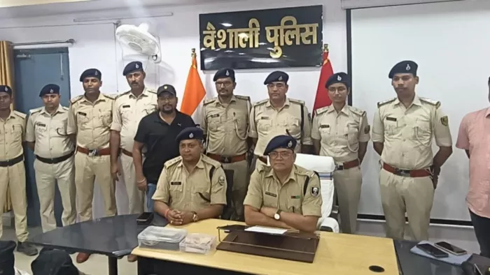फाइनेंस कर्मी से लूटी गई नगद रुपए, बाइक और टैब के साथ पांच बदमाश गिरफ्तार। जागरण फोटो