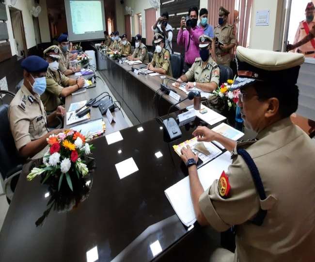 डीजीपी ने आठ जनपदों के कप्‍तानों के साथ की समीक्षा बैठक