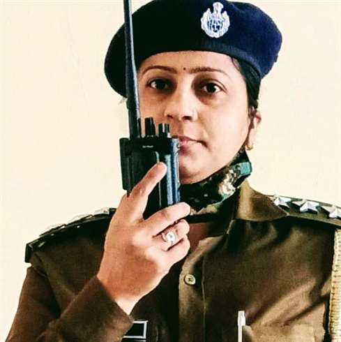 हिमाचल प्रदेश की पुलिस इंस्पेक्टर किरण बाला को होम मिनिस्टर मेडल मिला है।