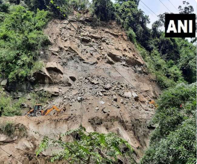 landslide occurs on national highway 10 near snt dhara in sevoke in siliguri