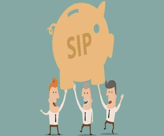 SIP में निवेश के जरिए बेहतर रिटर्न के साथ साथ लाइफ इंश्योरेंस सुविधा का फायदा भी हासिल कर सकते हैं