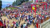 Bagwal Mela 2022 : देवीधुरा में बगवाल युद्ध देखने उमड़ने लगे लोग, कुछ ही देर में पहुंचेंगे सीएम धामी