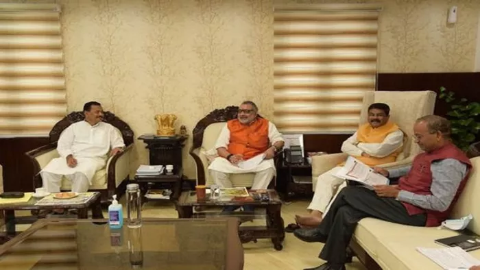 प्रधानमंत्री आवास योजना को लेकर बैठक (फोटो: पीआईबी)