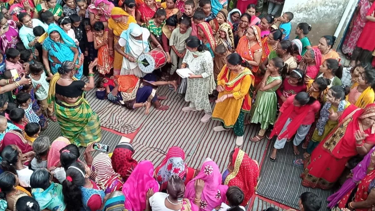 Hamirpur : घूंघट महिलाओं ने दंगल में दिखाया दमखम, पुरुषों पर प्रतिबंध, प्रतिवर्ष रक्षाबंधन के दूसरे दिन होता है