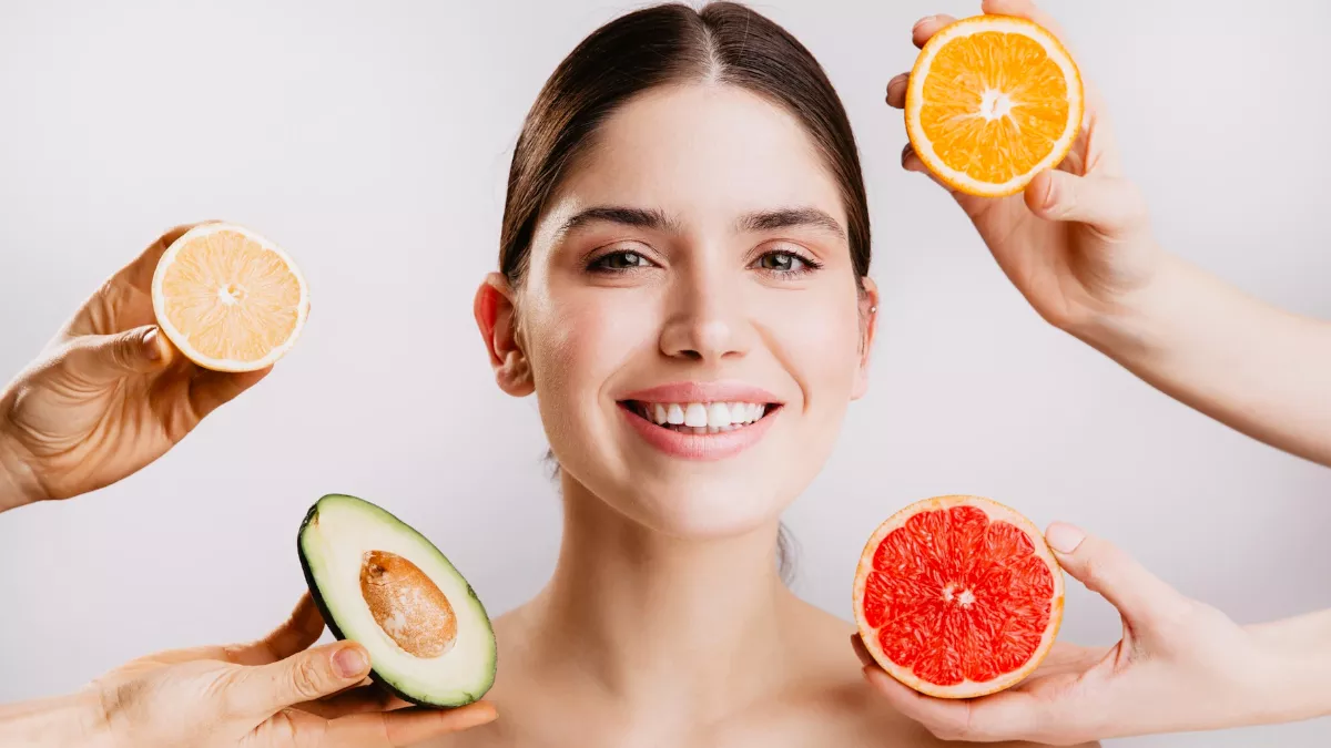 Glowing Skin Face Packs: इन सब्जियों और फल की मदद से बस 15 मिनट में ला सकते हैं चेहरे पर निखार