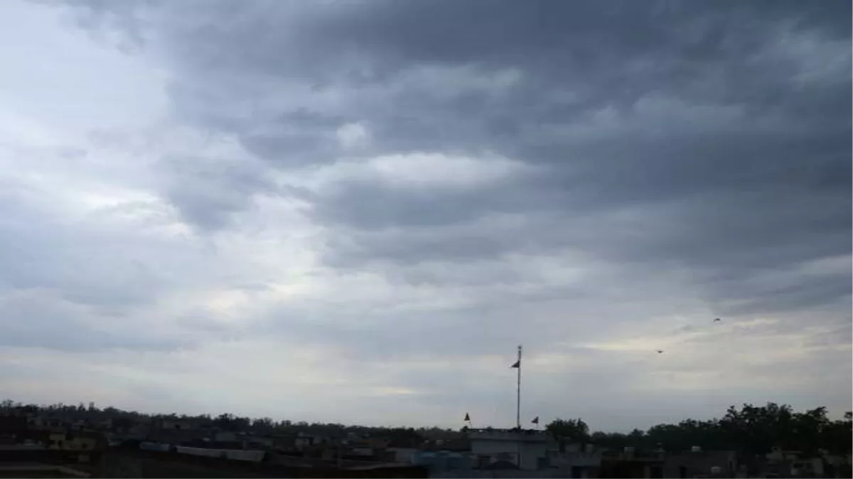 Varanasi Weather Update : हल्‍की बरसात का क्रम जारी रहेगा, उमस और गर्मी से मिलेगी राहत