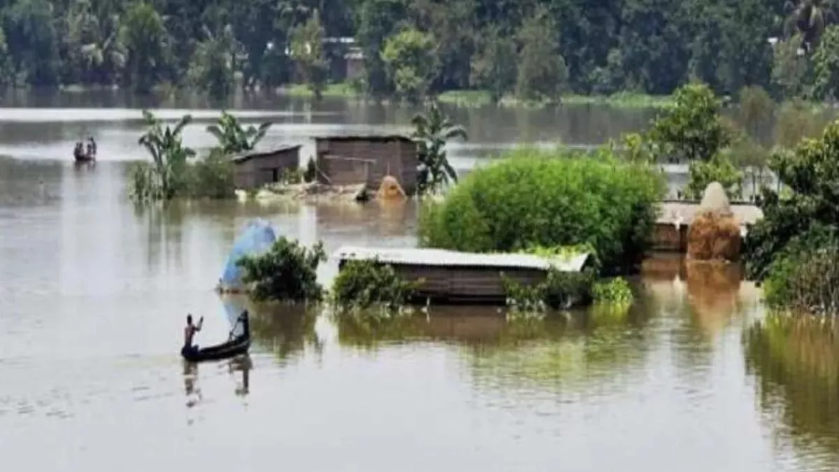 Assam Flood: असम में बाढ़ से स्थिति गंभीर, 27 हजार से अधिक लोग प्रभावित; खतरे के निशान के ऊपर ब्रह्मपुत्र नदी