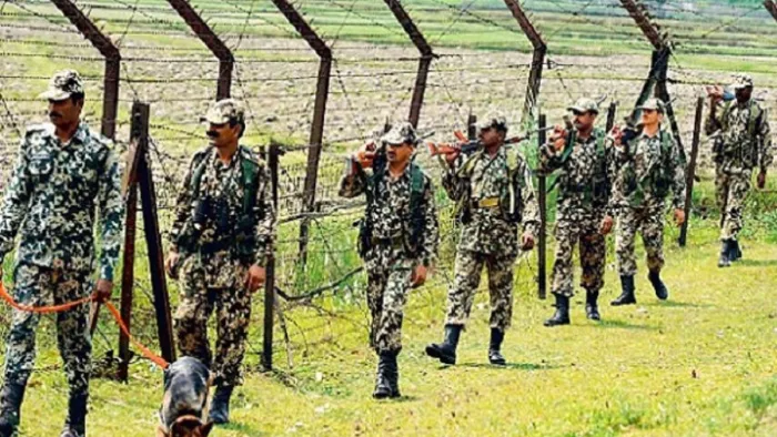 इससे पहले बीएसएफ ने अंतरराष्ट्रीय सीमा से दो तस्करों को पकड़ा था। (फाइल फोटो)
