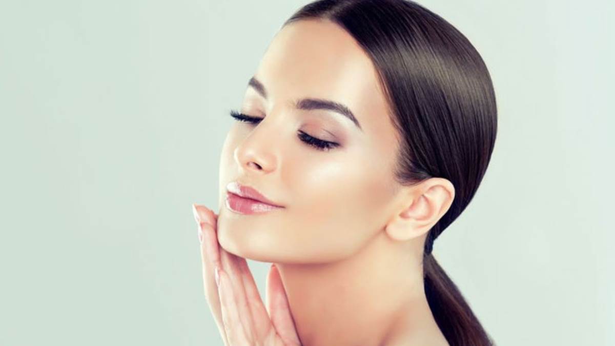 हीरे जैसी चमक मिलेगी जब Face Glowing Cream देंगी निखार, जल्दी आता बुढ़ापा भी थम जायेगा कई सालों-साल!