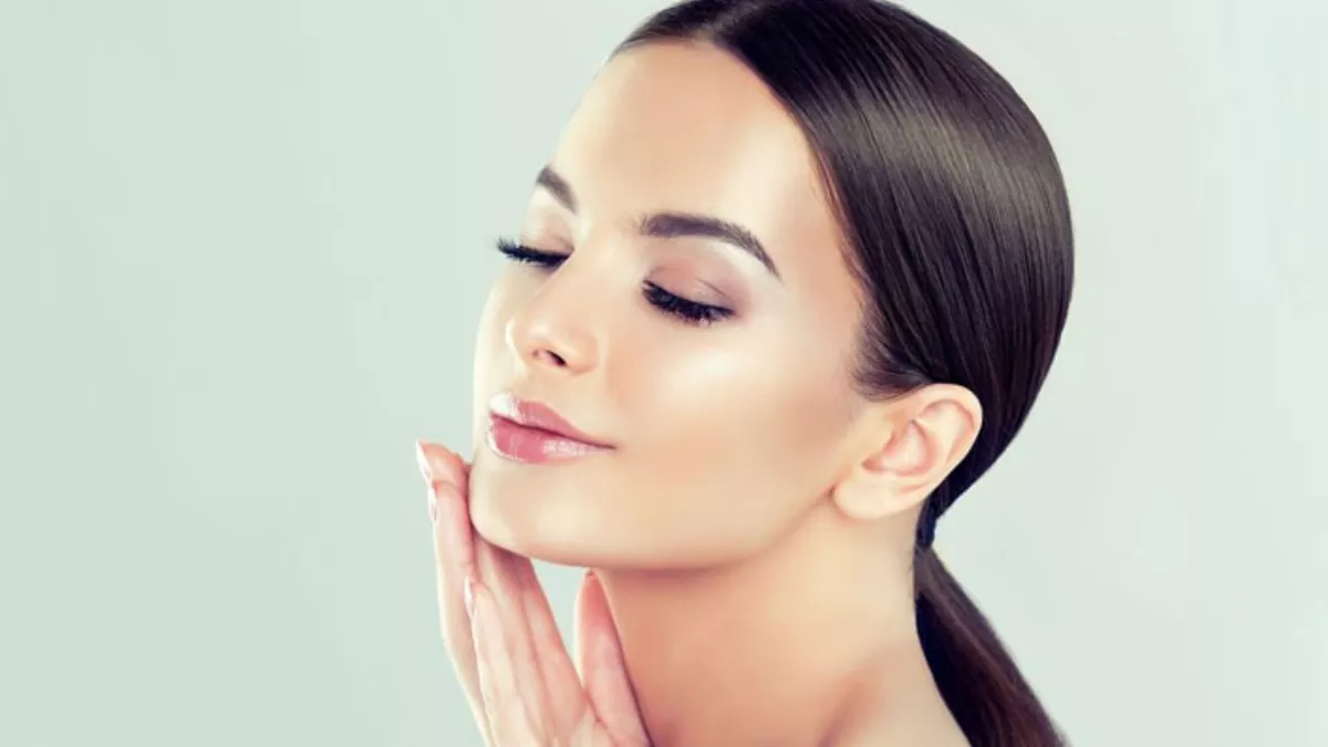 हीरे जैसी चमक मिलेगी जब Face Glowing Cream देंगी निखार, जल्दी आता बुढ़ापा भी थम जायेगा कई सालों-साल!