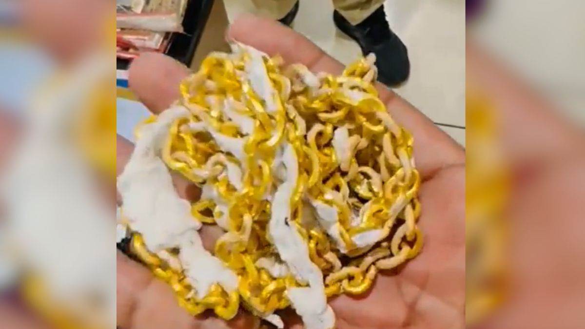 https://www.jagranimages.com/images/newimg/12082024/12_08_2024-gold_chain_23776688.jpg