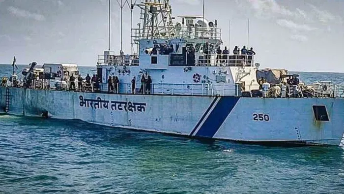 अंतरराष्ट्रीय समुद्री सीमा रेखा दो-तीन जगहों से हो रही निगरानी।