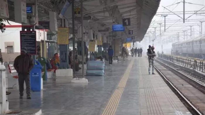 धनबाद रेल मंडल के 100 रेलवे स्टेशनों को पर लगाए जाएंगे सोलर प्लांट (सांकेतिक तस्वीर)