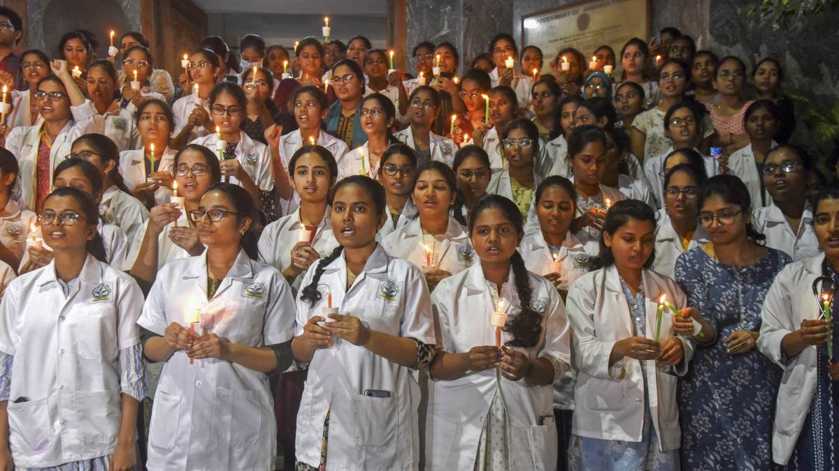 https://www.jagranimages.com/images/newimg/12082024/12_08_2024-kolkata_protest_23777203_02313113.jpg