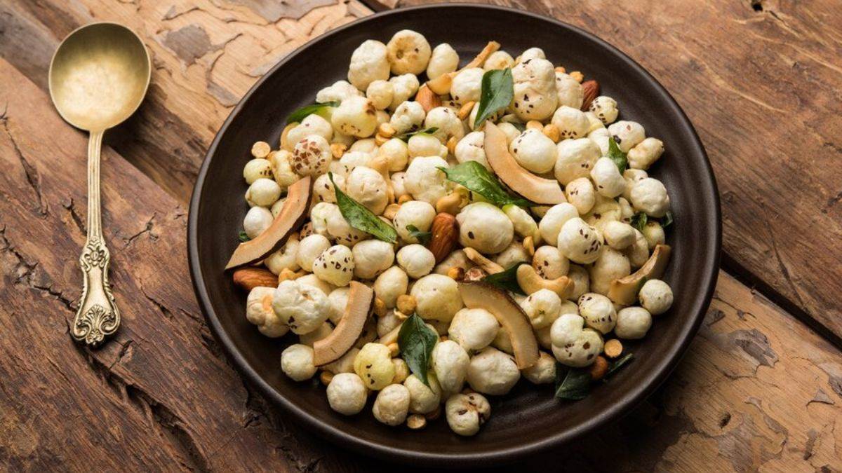 https://www.jagranimages.com/images/newimg/12082024/12_08_2024-makhana_chaat_dishes_23777104.jpg