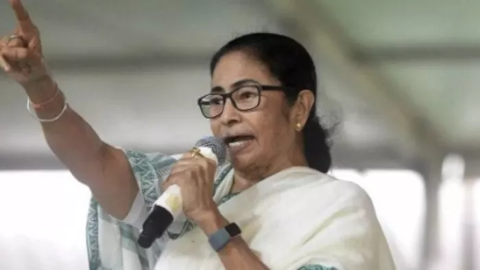 डाक्टर से दुष्कर्म और हत्या के मामले में बोलीं CM ममता ( फाइल फोटो)