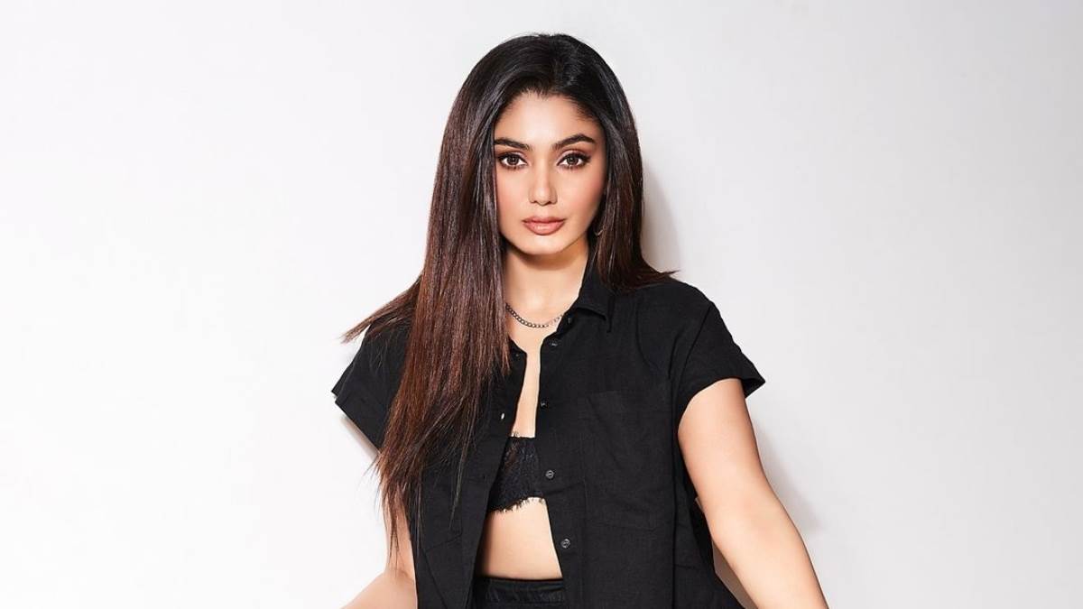 https://www.jagranimages.com/images/newimg/12082024/12_08_2024-sana_makbul_23776820.jpg