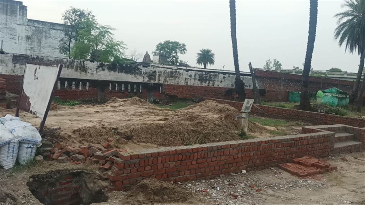 meerut controversy over eidgah construction in cemetery