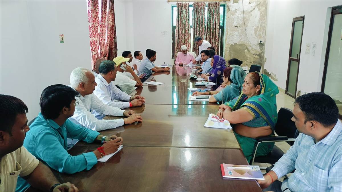 ncr rewari news councillors angry over poor sanitation in dharuhera municipal meeting