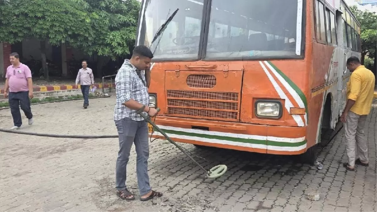 यूपी में अचानक क्यों बस व रेलवे स्टैंड पर यात्रियों की ली गई तलाशी? वाहनों की भी हुई जांच