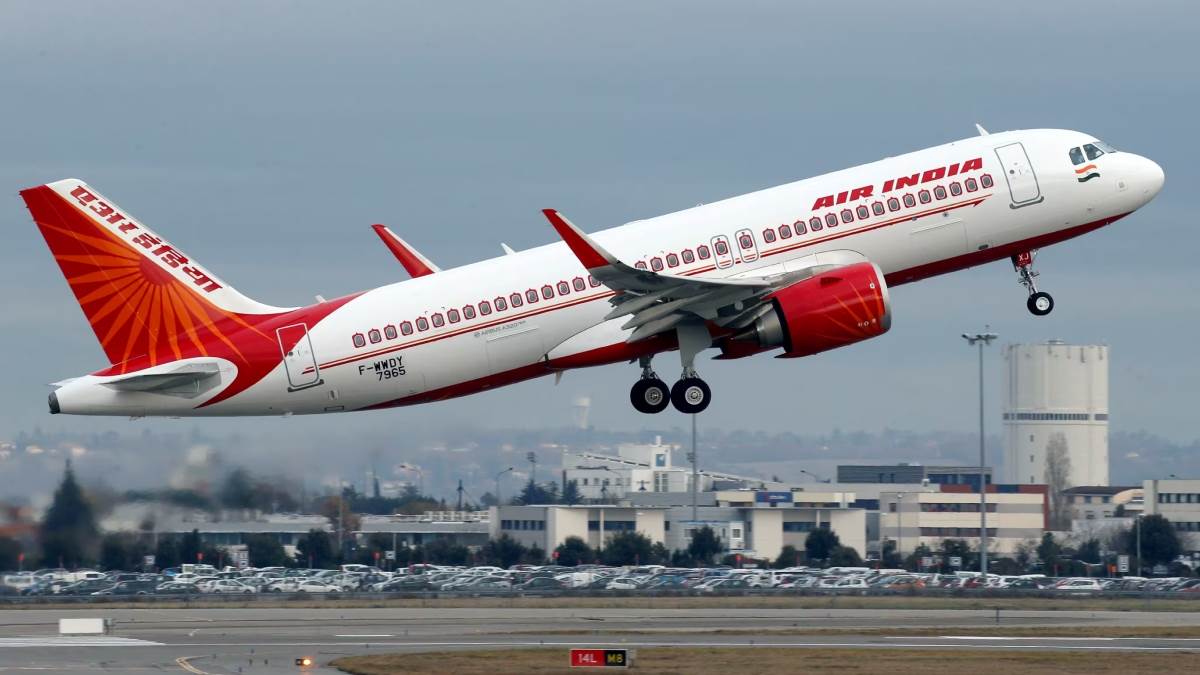 https://www.jagranimages.com/images/newimg/12082025/12_08_2025-air_india_36_24011366.jpg