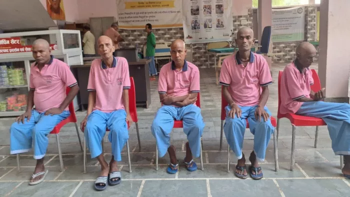 भिक्षावृत्ति में लगे लोगों को पुनर्वासित कर मुख्य धारा से जोड़ने का प्रयास कर रहे हैं।