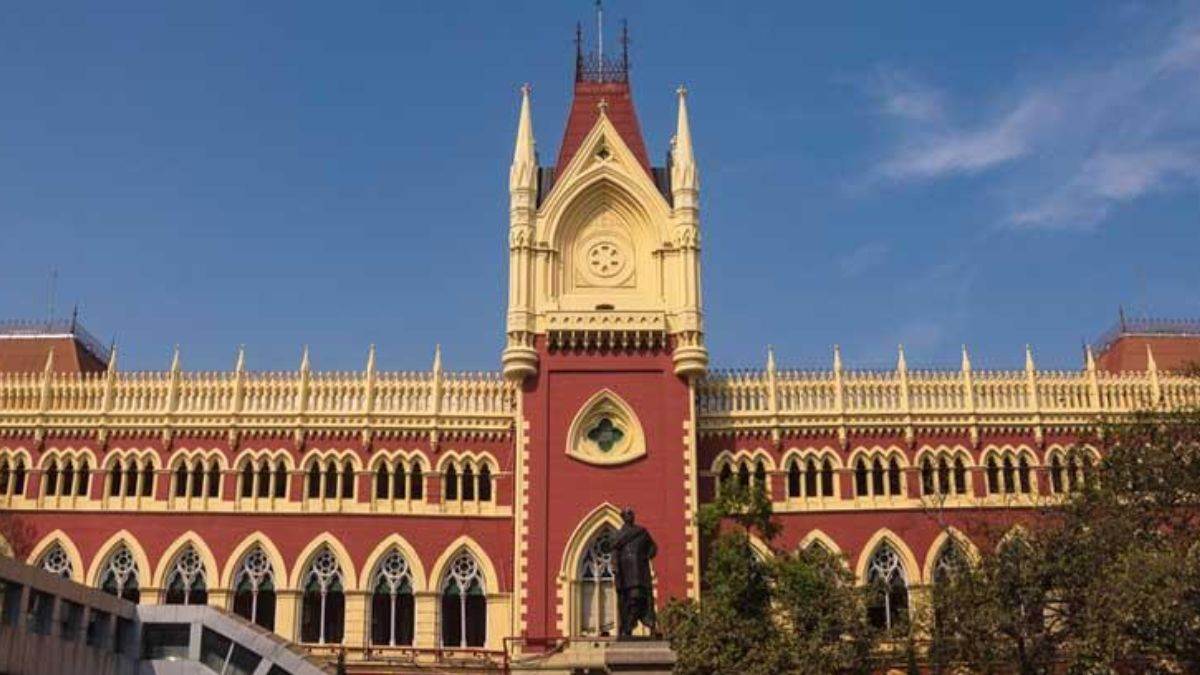 kolkata women attempt self immolation at high court over voter list fears