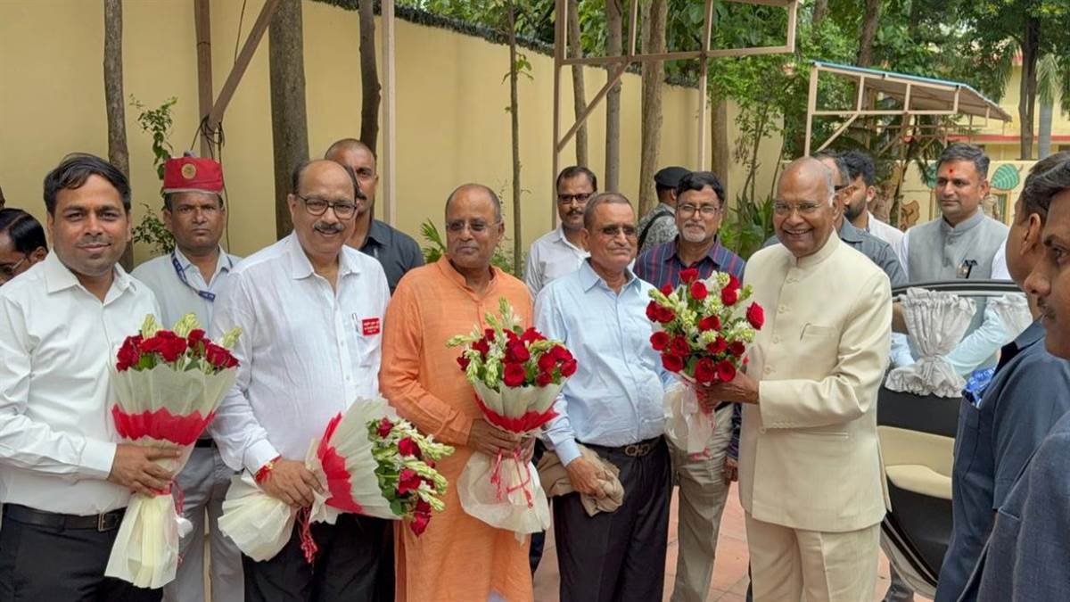 https://www.jagranimages.com/images/newimg/12082025/12_08_2025-former_president_ram_nath_kobind_at_vipassana_meditation_center_24011141.jpg