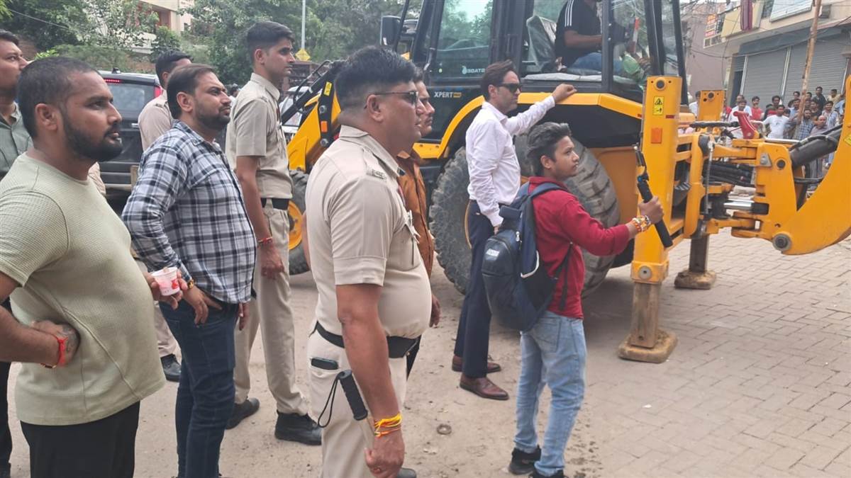 ncr bulldozer action encroachment removed from railway station road in gurugram