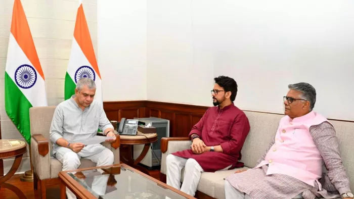रेल मंत्री से मुलाकात के दौरान सांसद अनुराग सिंह ठाकुर व राजीव भारद्वाज। सौजन्य सांसद