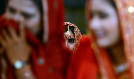 https://www.jagranimages.com/images/newimg/12082025/12_08_2025-hindu_women_24011402.jpg