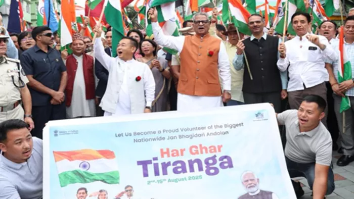 गंगटोक में ‘हर घर तिरंगा’ यात्रा में शामिल हुए राज्यपाल की ओम प्रकाश माथुर