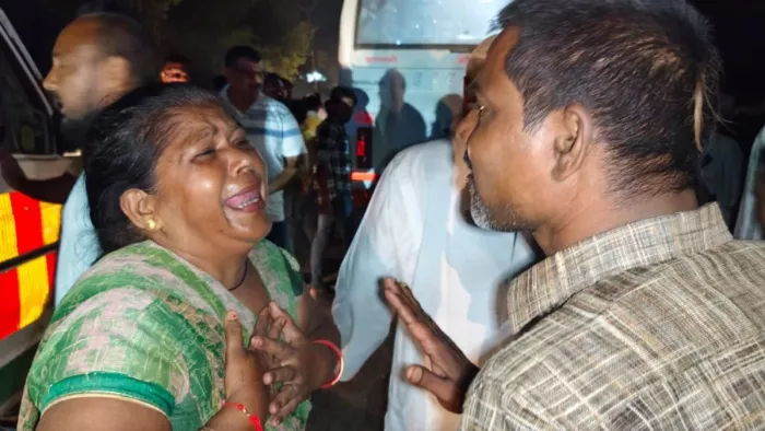 जौनपुर में सड़क हादसे में तीन लोगों की मौत।