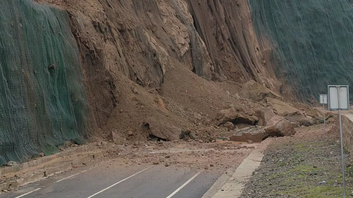 Kangra Landslide: कांगड़ा में बाथू पुल के पास भूस्खलन, फोरलेन का एक हिस्सा बंद