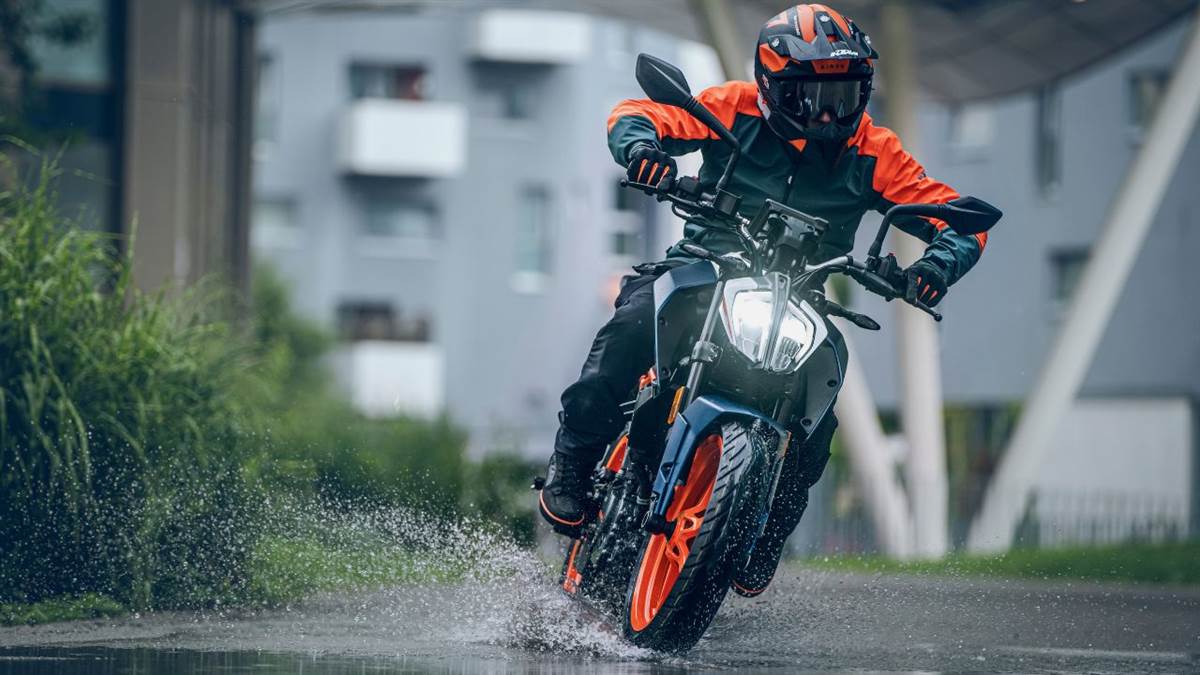 https://www.jagranimages.com/images/newimg/12082025/12_08_2025-ktm_160_duke_020118_24010466.jpg