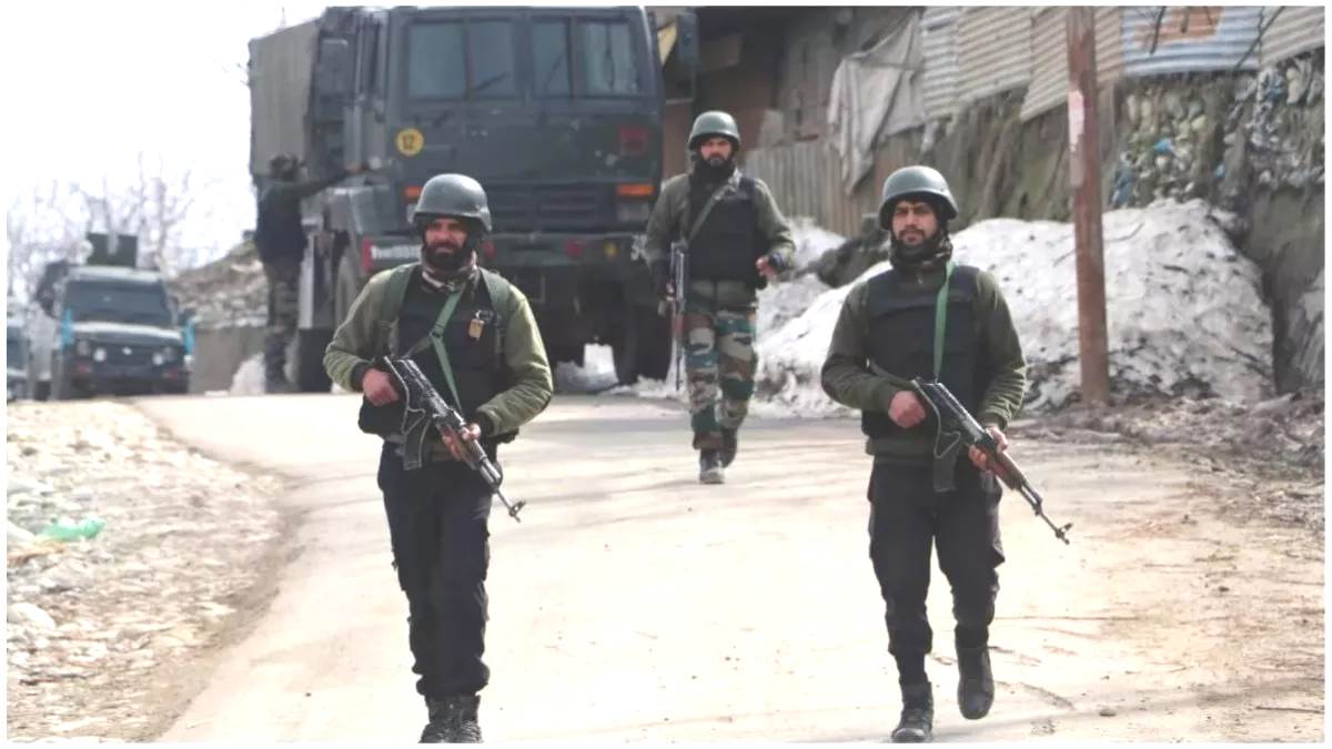 https://www.jagranimages.com/images/newimg/12082025/12_08_2025-kulgam_encounter_24010874.jpg