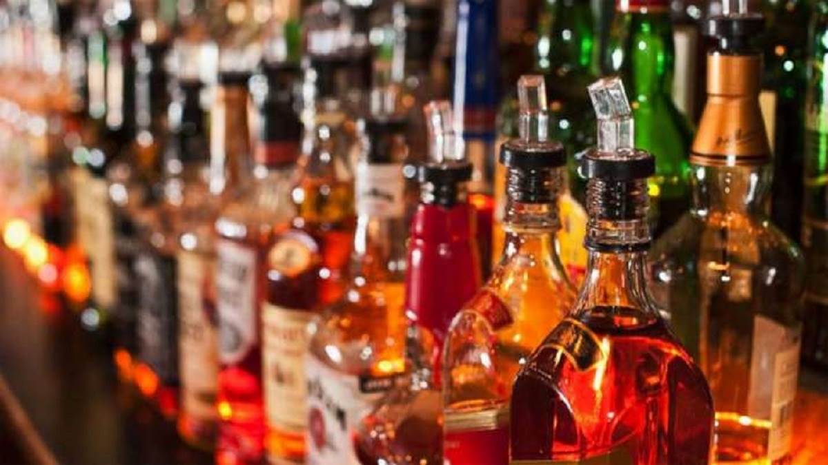https://www.jagranimages.com/images/newimg/12082025/12_08_2025-liquor-_24011274_204312745.jpg