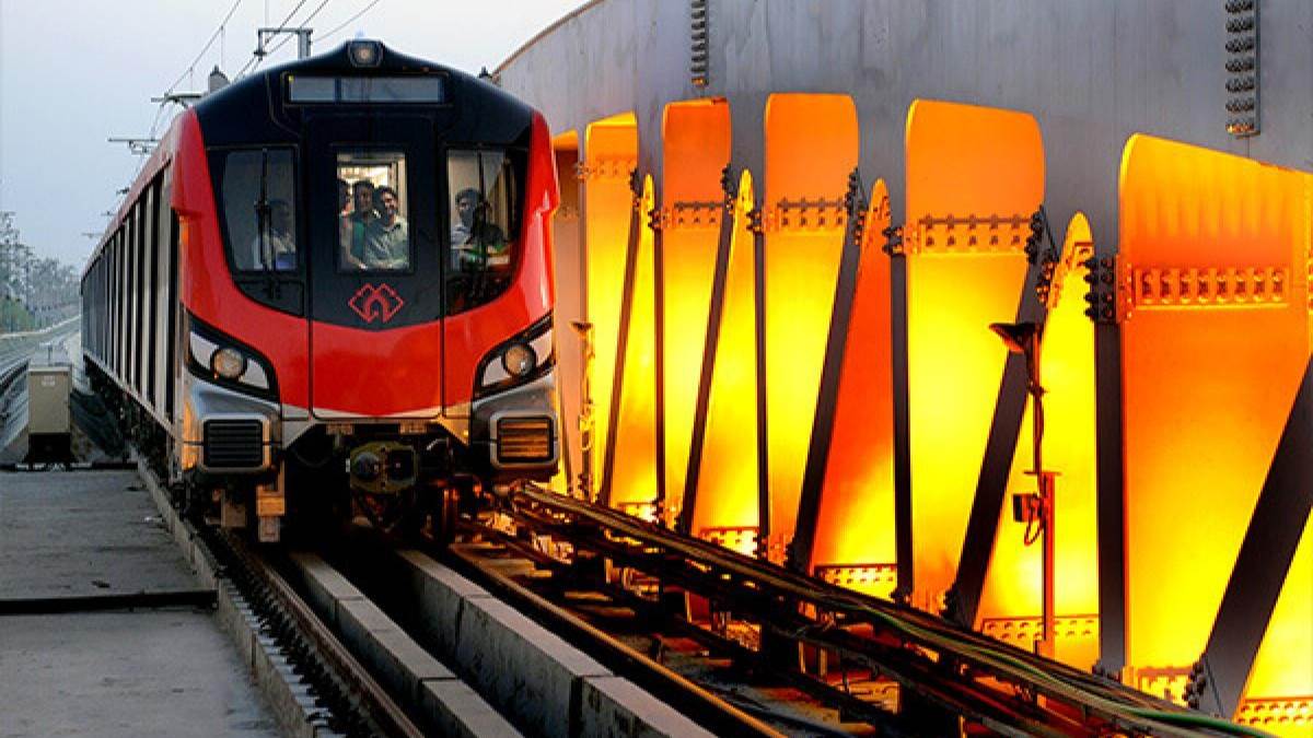 https://www.jagranimages.com/images/newimg/12082025/12_08_2025-lucknow_metro_24011305.jpg