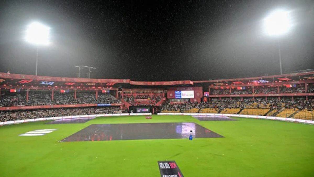 https://www.jagranimages.com/images/newimg/12082025/12_08_2025-m_chinnaswamy_stadium_24010928.jpg