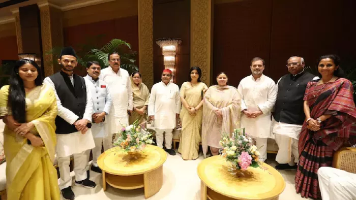 खरगे की डिनर पार्टी में वो भी आए, जो कांग्रेस से बना रहे थे दूरी