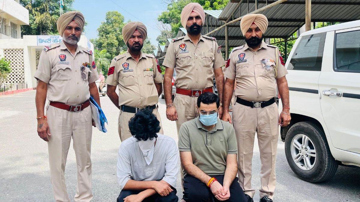 https://www.jagranimages.com/images/newimg/12082025/12_08_2025-police_31_24010857.jpg
