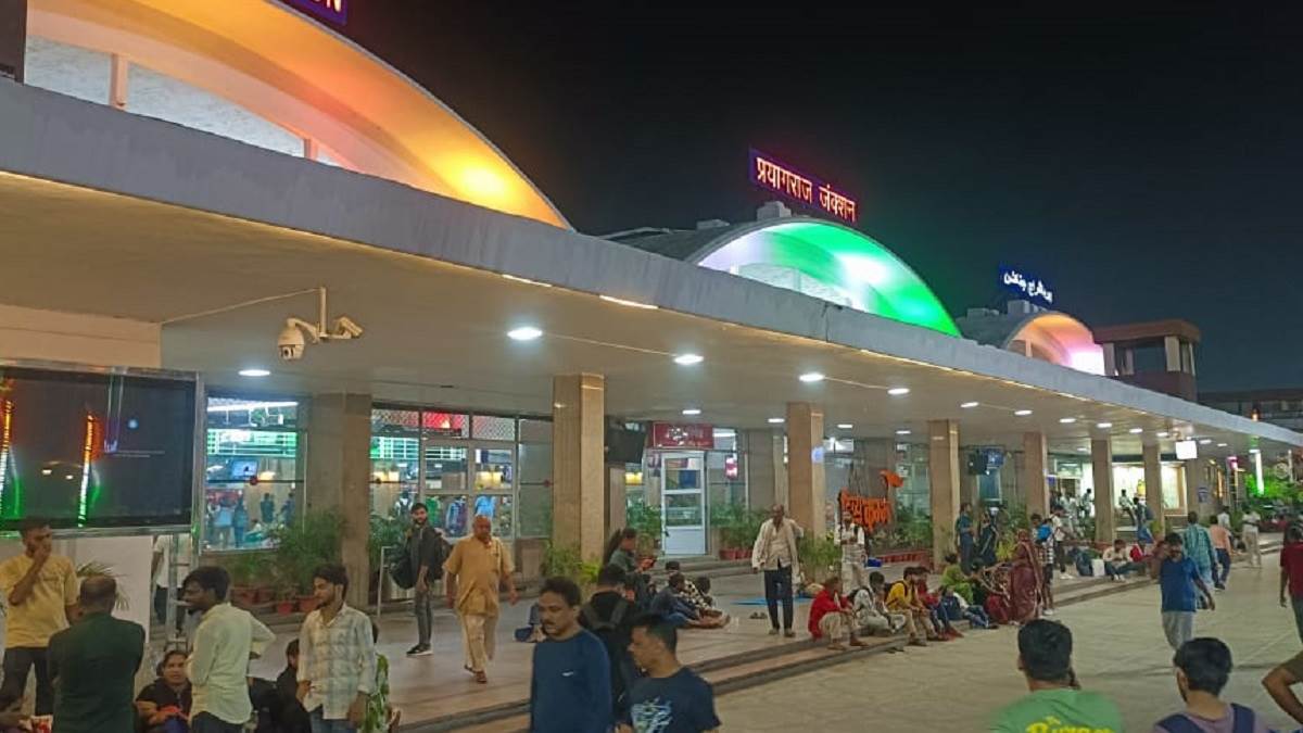 https://www.jagranimages.com/images/newimg/12082025/12_08_2025-prayagraj_junction_24010887.jpg