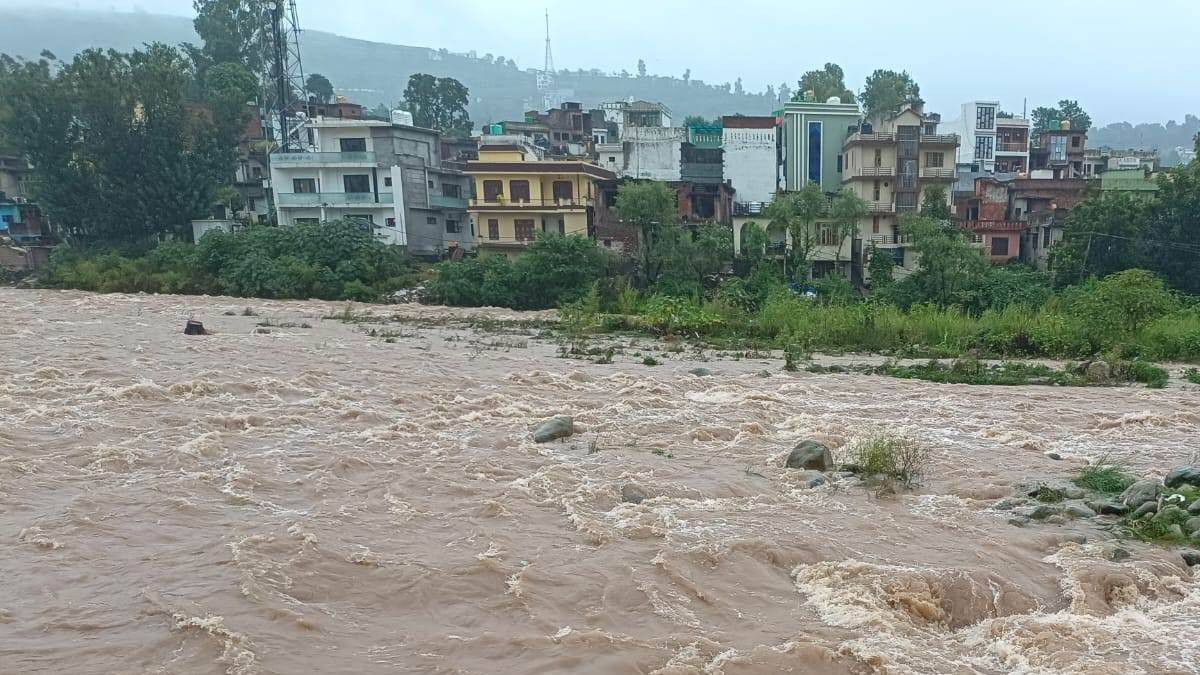 https://www.jagranimages.com/images/newimg/12082025/12_08_2025-rajouri_river_overflow_24011114.jpg