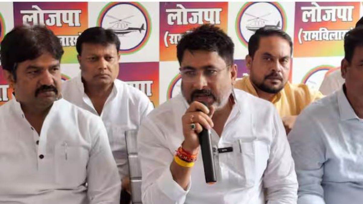 https://www.jagranimages.com/images/newimg/12082025/12_08_2025-raju_tiwari_24010528_10453103.jpg