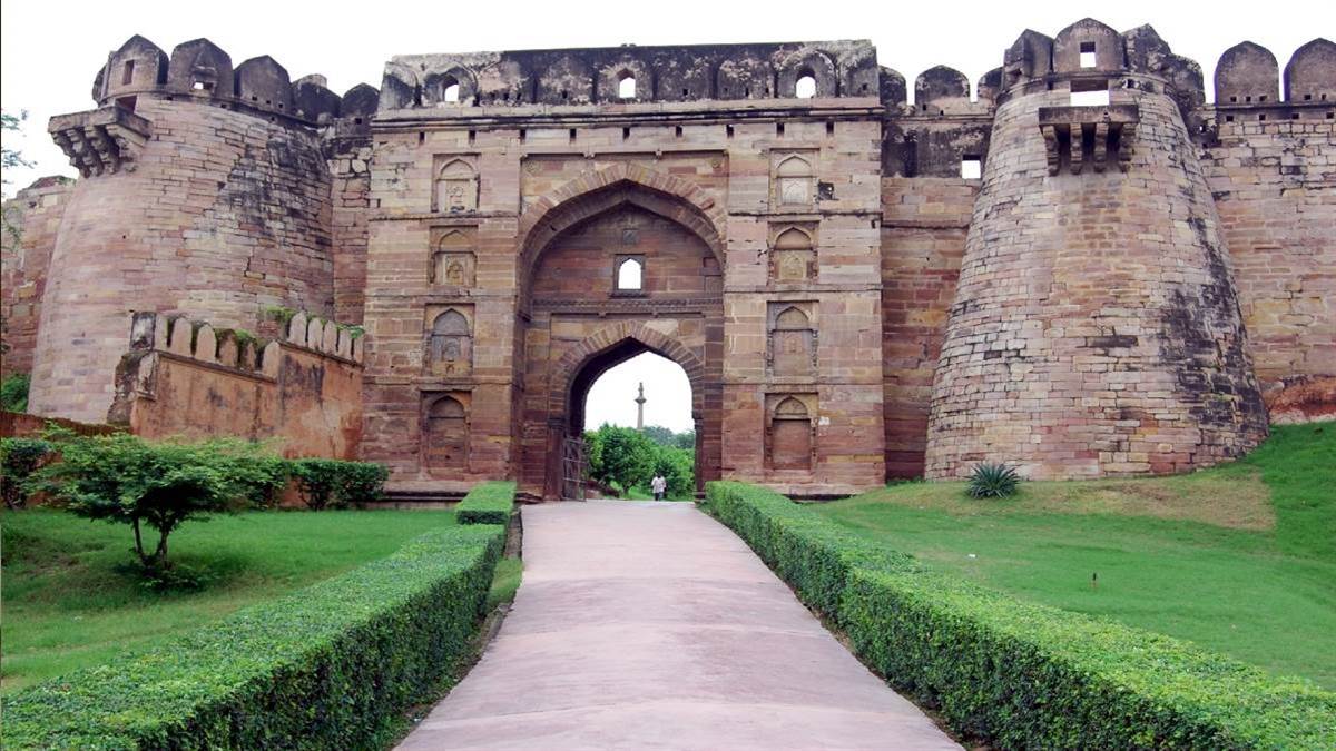 https://www.jagranimages.com/images/newimg/12082025/12_08_2025-shahi_kila_24011108.jpg