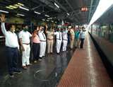 Covid Special Train : गार्ड साहब आपका सिग्नल लोवर है..., उद्घघोषणा के साथ दिल्ली के लिए खुली ट्रेन
